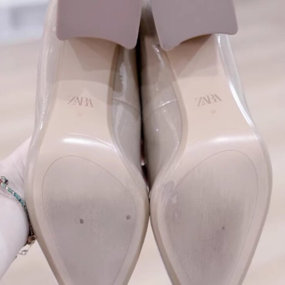 Pointed toe design, 6cm square heel Patent leather with a high gloss finish - Picture 4 of 6